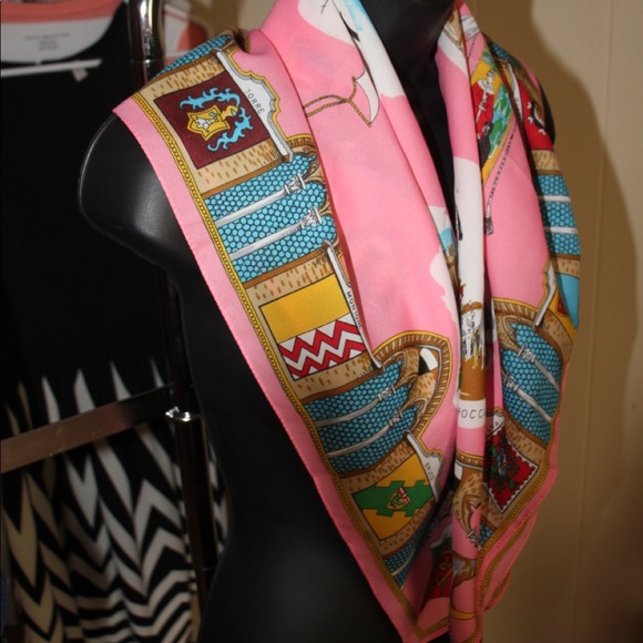 Polyester Italian scarf - Picture 3 of 3